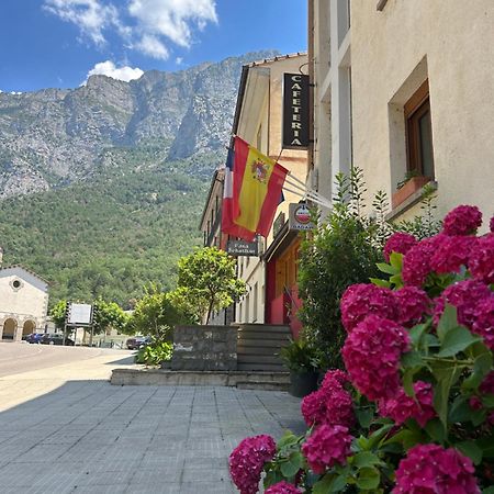 Hotel-Restaurante Badain Lafortunada Екстериор снимка